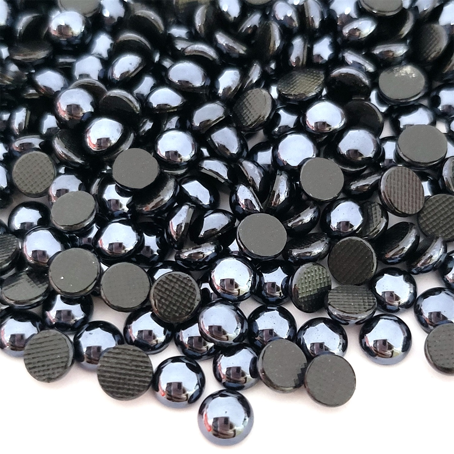 Two somewhat different black hot fix heat press pearls 2 P3002亮钻黑 2